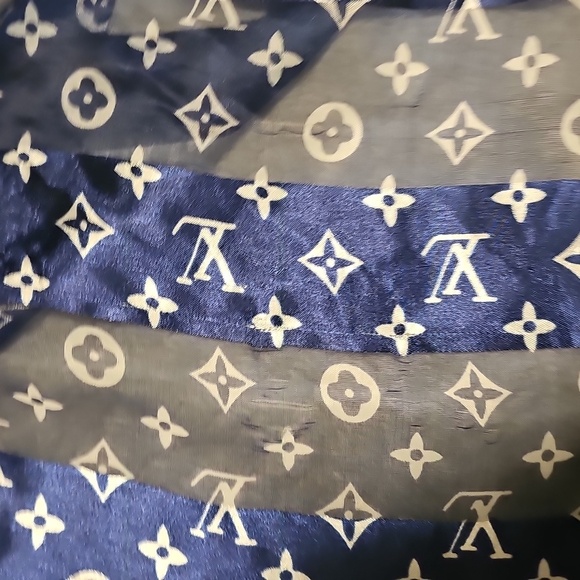 Louis Vuitton Monogram scarf - Picture 5 of 7